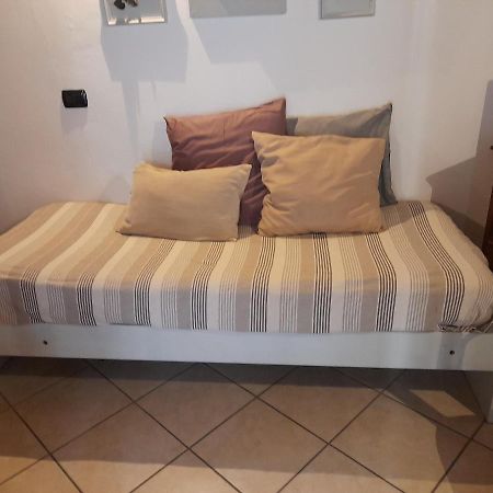 A Casa Di Sole Apartment Brovello-Carpugnino Bagian luar foto