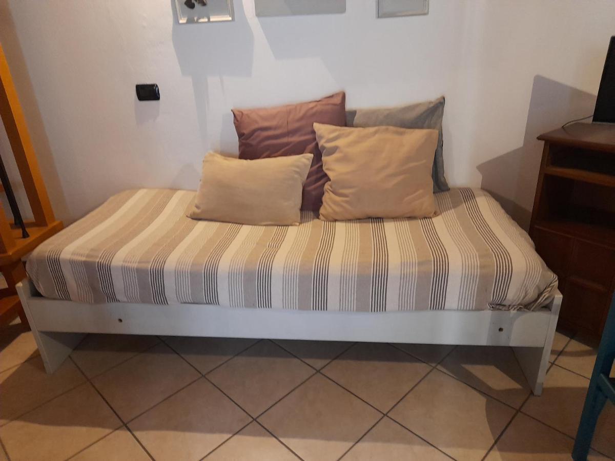 A Casa Di Sole Apartment Brovello-Carpugnino Bagian luar foto