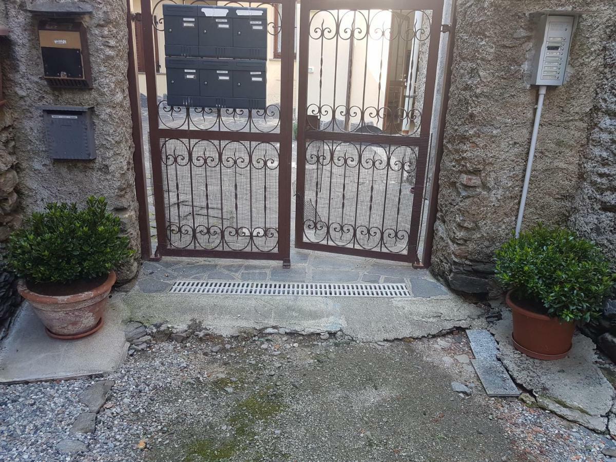 A Casa Di Sole Apartment Brovello-Carpugnino Bagian luar foto