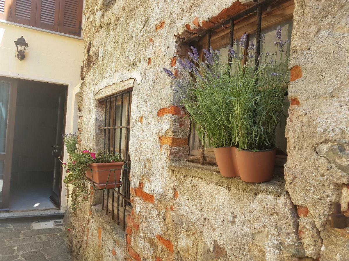 A Casa Di Sole Apartment Brovello-Carpugnino Bagian luar foto