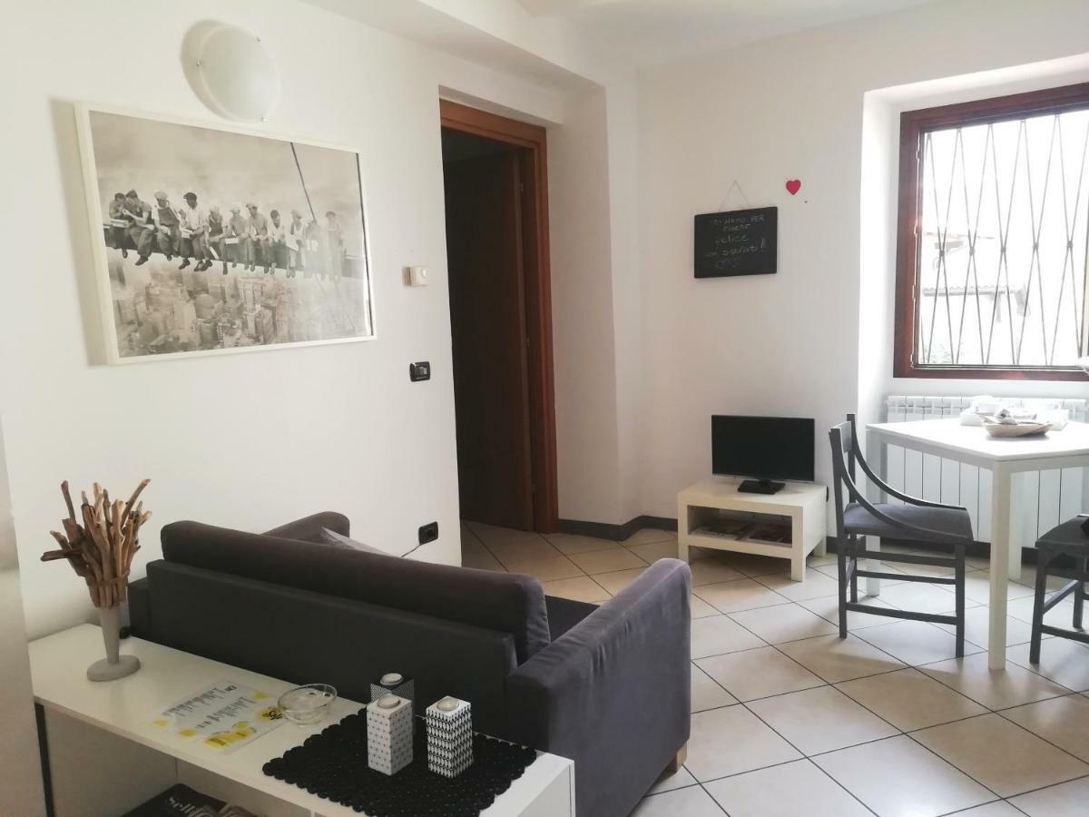 A Casa Di Sole Apartment Brovello-Carpugnino Bagian luar foto