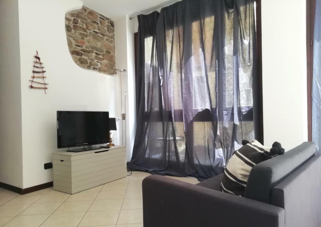 A Casa Di Sole Apartment Brovello-Carpugnino Bagian luar foto